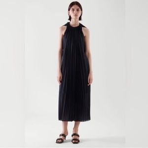COS Pleated Dress Navy blue